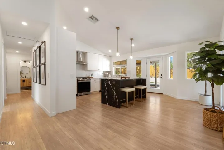 17-37271-37th-st-e_017