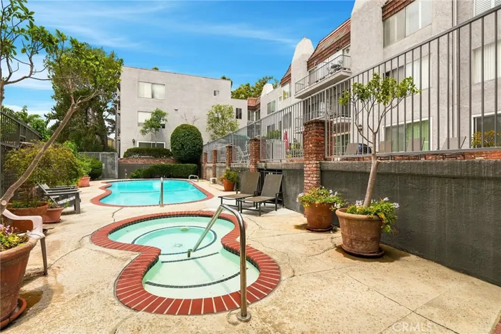 5807 Green Valley #323