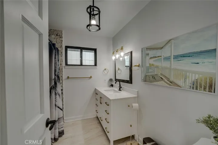 upper level bathroom