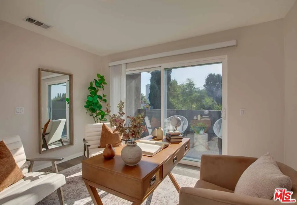 2nd floor valley view