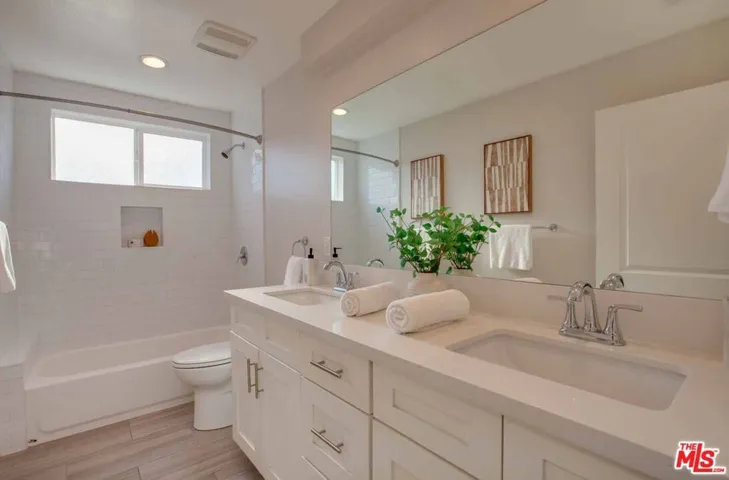 2nd floor bathroom