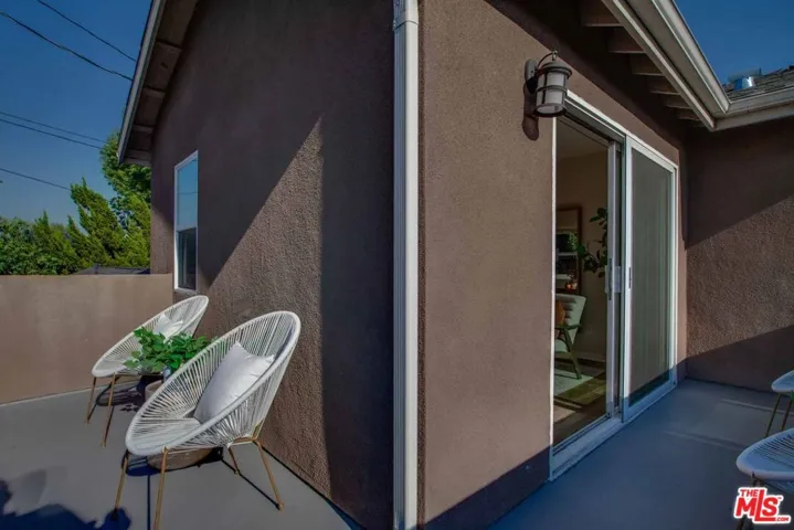 wraparound balcony