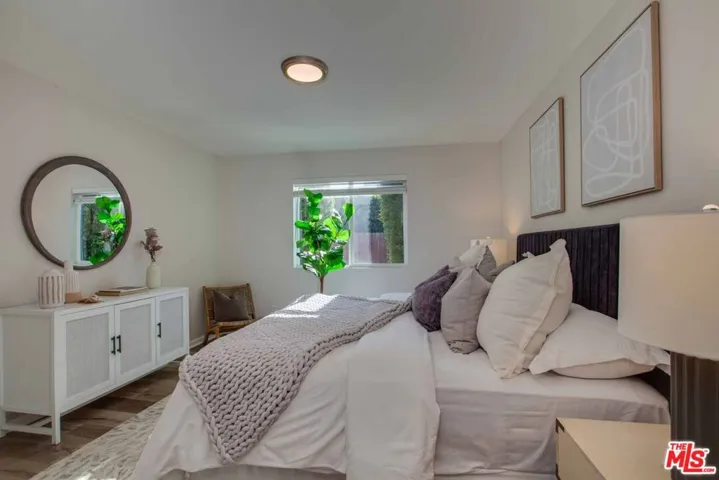 1st fl bedroom suite