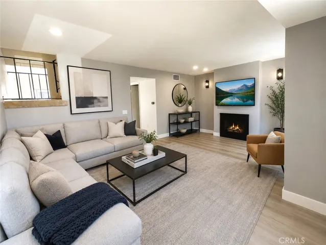 10125 De Soto, Chatsworth, California 91311