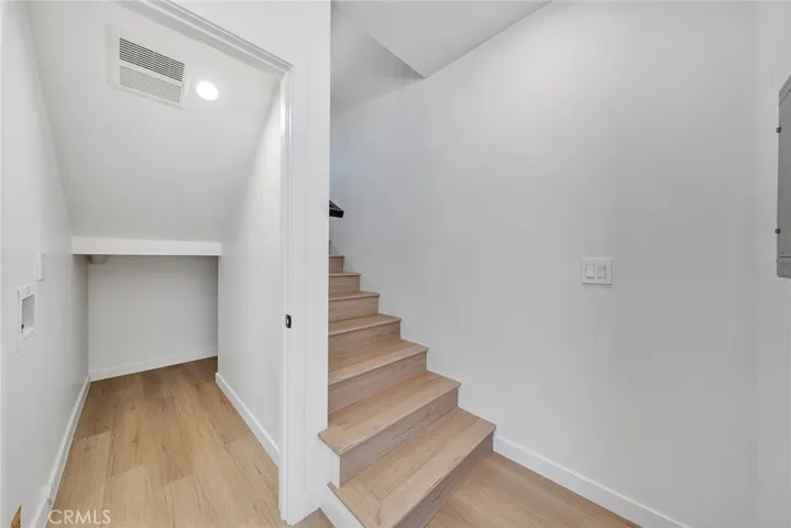 1606 1/2 N Kingsley, Los Angeles, California 90027