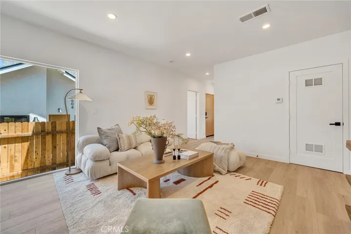 1606 1/2 N Kingsley, Los Angeles, California 90027