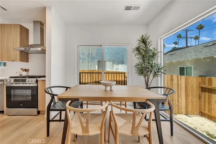 1606 1/2 N Kingsley, Los Angeles, California 90027