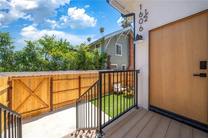 1606 1/2 N Kingsley, Los Angeles, California 90027