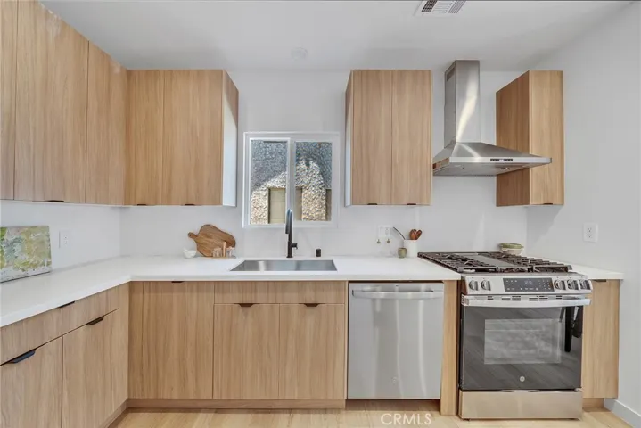 1606 1/2 N Kingsley, Los Angeles, California 90027