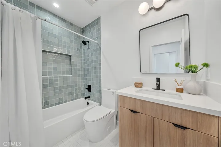 1606 1/2 N Kingsley, Los Angeles, California 90027