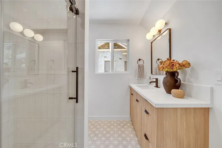 1606 1/2 N Kingsley, Los Angeles, California 90027