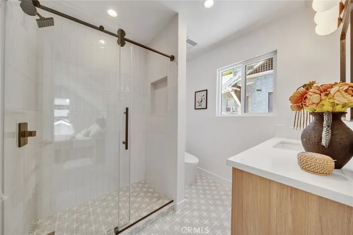 1606 1/2 N Kingsley, Los Angeles, California 90027