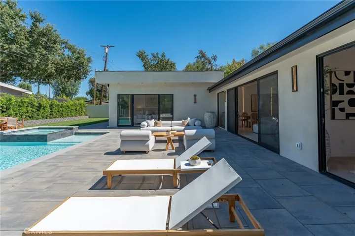 5500 Fenwood, Woodland Hills, California 91367