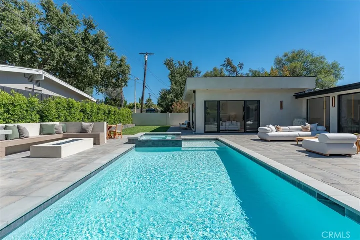 5500 Fenwood, Woodland Hills, California 91367