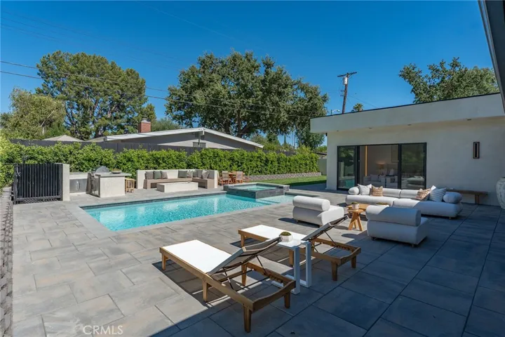 5500 Fenwood, Woodland Hills, California 91367