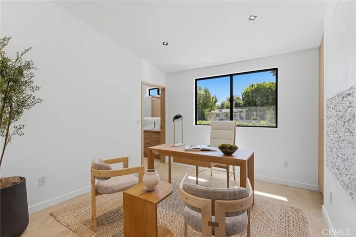 5500 Fenwood, Woodland Hills, California 91367