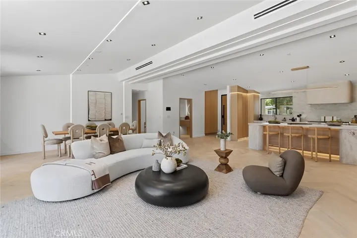 5500 Fenwood, Woodland Hills, California 91367
