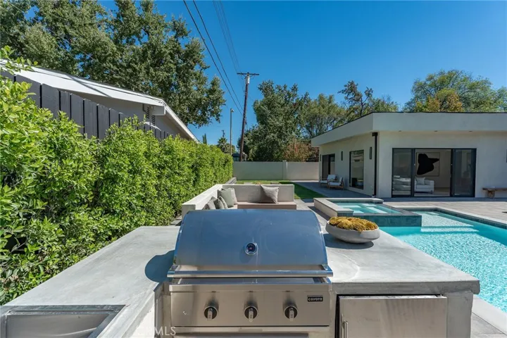 5500 Fenwood, Woodland Hills, California 91367