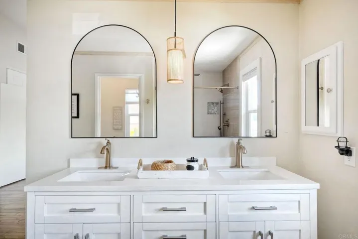 2422 Summerhill Drive, Encinitas, California 92024