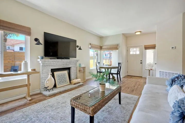 2422 Summerhill Drive, Encinitas, California 92024
