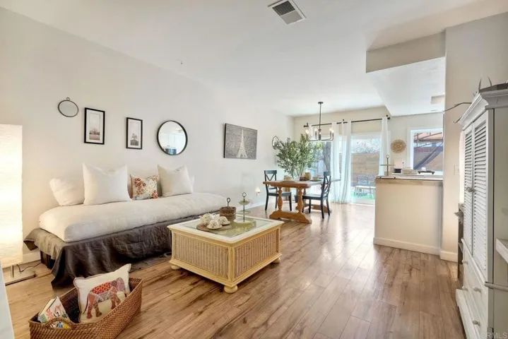 2422 Summerhill Drive, Encinitas, California 92024