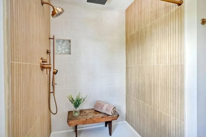 2422 Summerhill Drive, Encinitas, California 92024