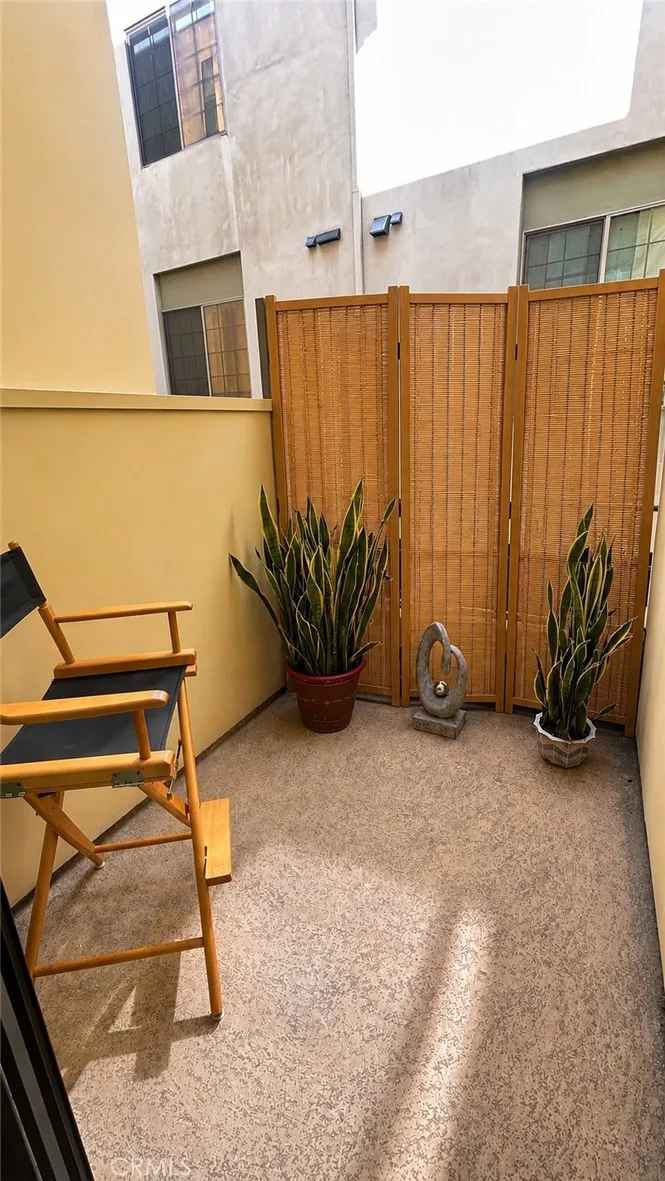 AI GENERATED PANELS..PRIVATE BALCONY AWAY FROM STREET NOISE