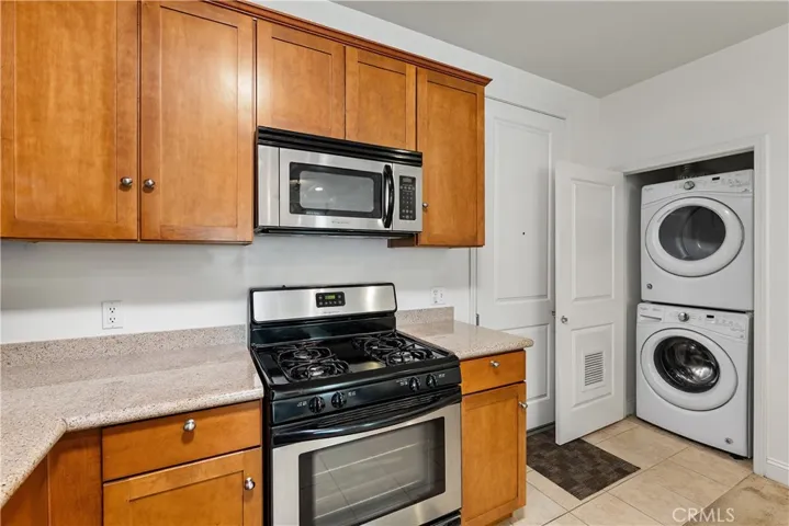 STACKABLE WASHER & DRYER INCLUDED