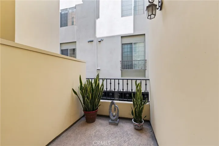 6938 Laurel Canyon, North Hollywood, California 91605
