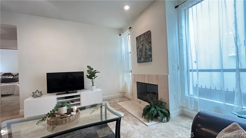 LIGHT & AIRY FEEL