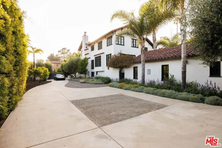 2230 Nottingham Avenue, Los Angeles, California 90027