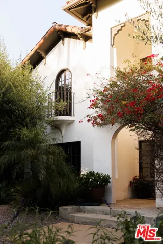 2230 Nottingham Avenue, Los Angeles, California 90027