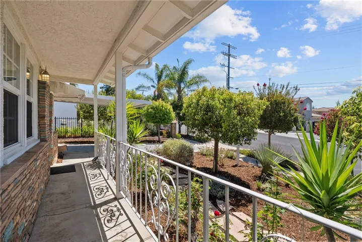 5126 Avenida Oriente, Tarzana, California 91356