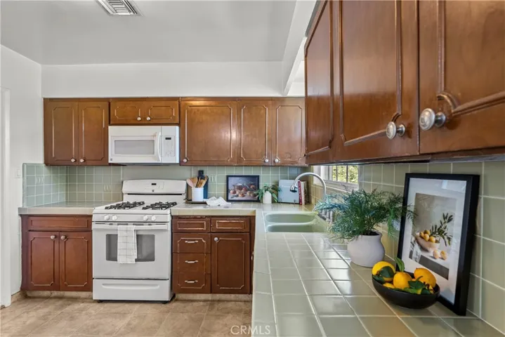 5126 Avenida Oriente, Tarzana, California 91356
