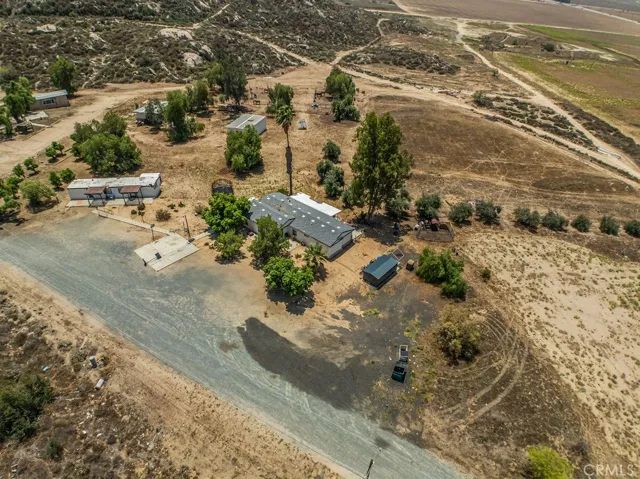 2100 S state st 33 acres- 3 Houses-4 double wide structures- Total 7 deweling