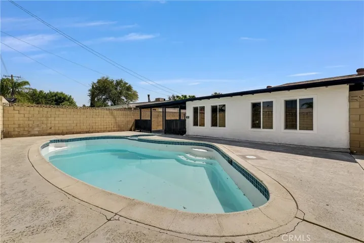 9900 Niagara, Fontana, California 92335