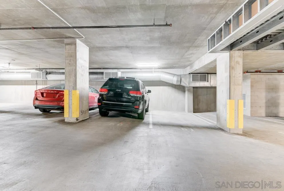 Parking Lot/Garage