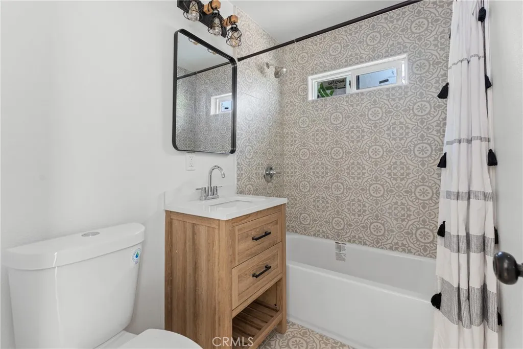 main house bathroom 1