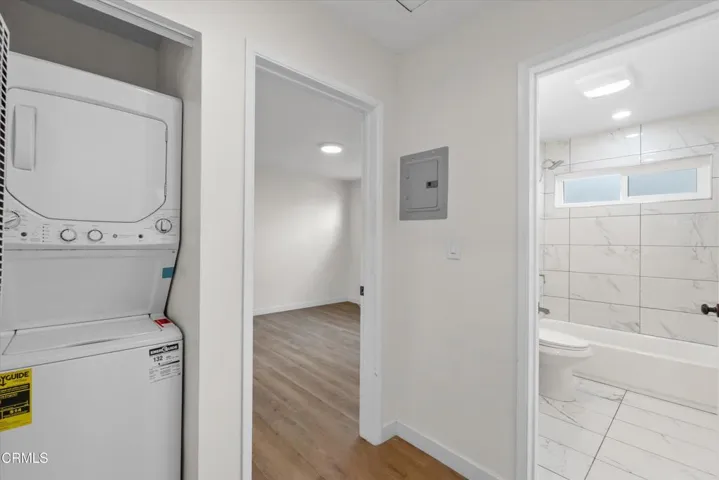 Hallway/Laundry