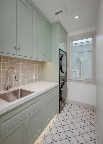 225 Diamond, Newport Beach, California 92662