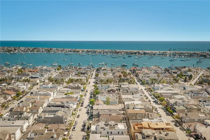 225 Diamond, Newport Beach, California 92662