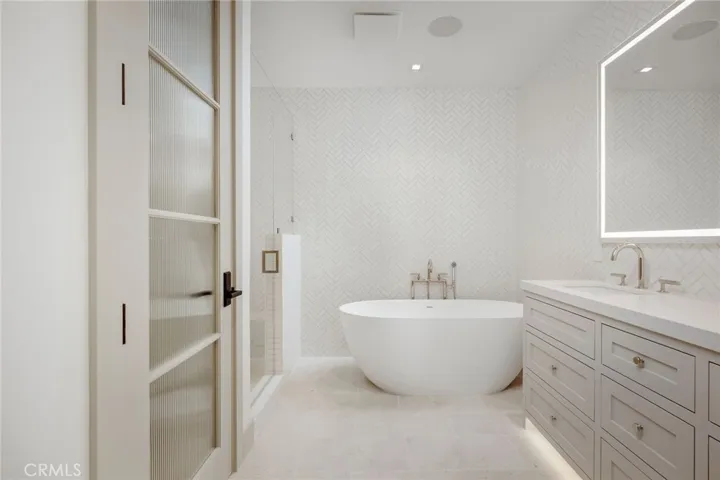 225 Diamond, Newport Beach, California 92662