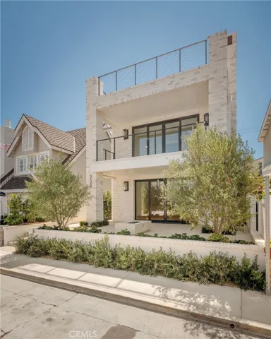 225 Diamond, Newport Beach, California 92662