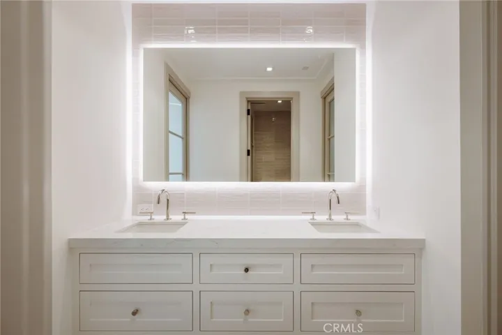 225 Diamond, Newport Beach, California 92662
