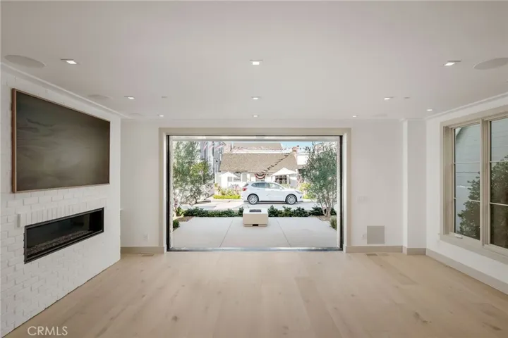 225 Diamond, Newport Beach, California 92662