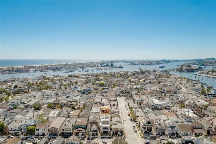225 Diamond, Newport Beach, California 92662