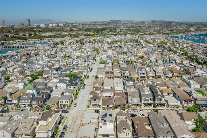 225 Diamond, Newport Beach, California 92662