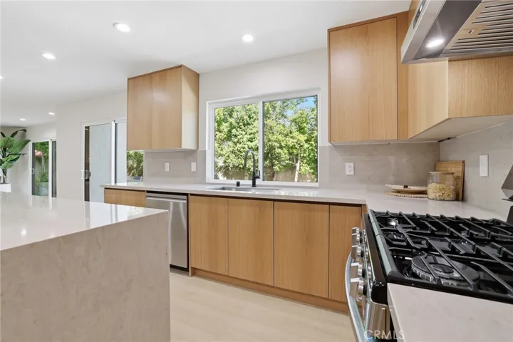 10526 Balcom St, Granada Hills, California 91344