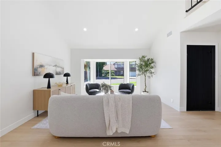 10526 Balcom St, Granada Hills, California 91344
