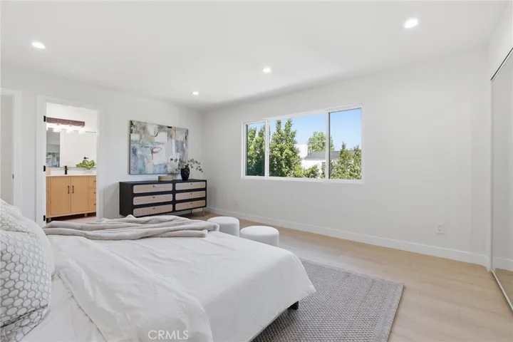 10526 Balcom St, Granada Hills, California 91344